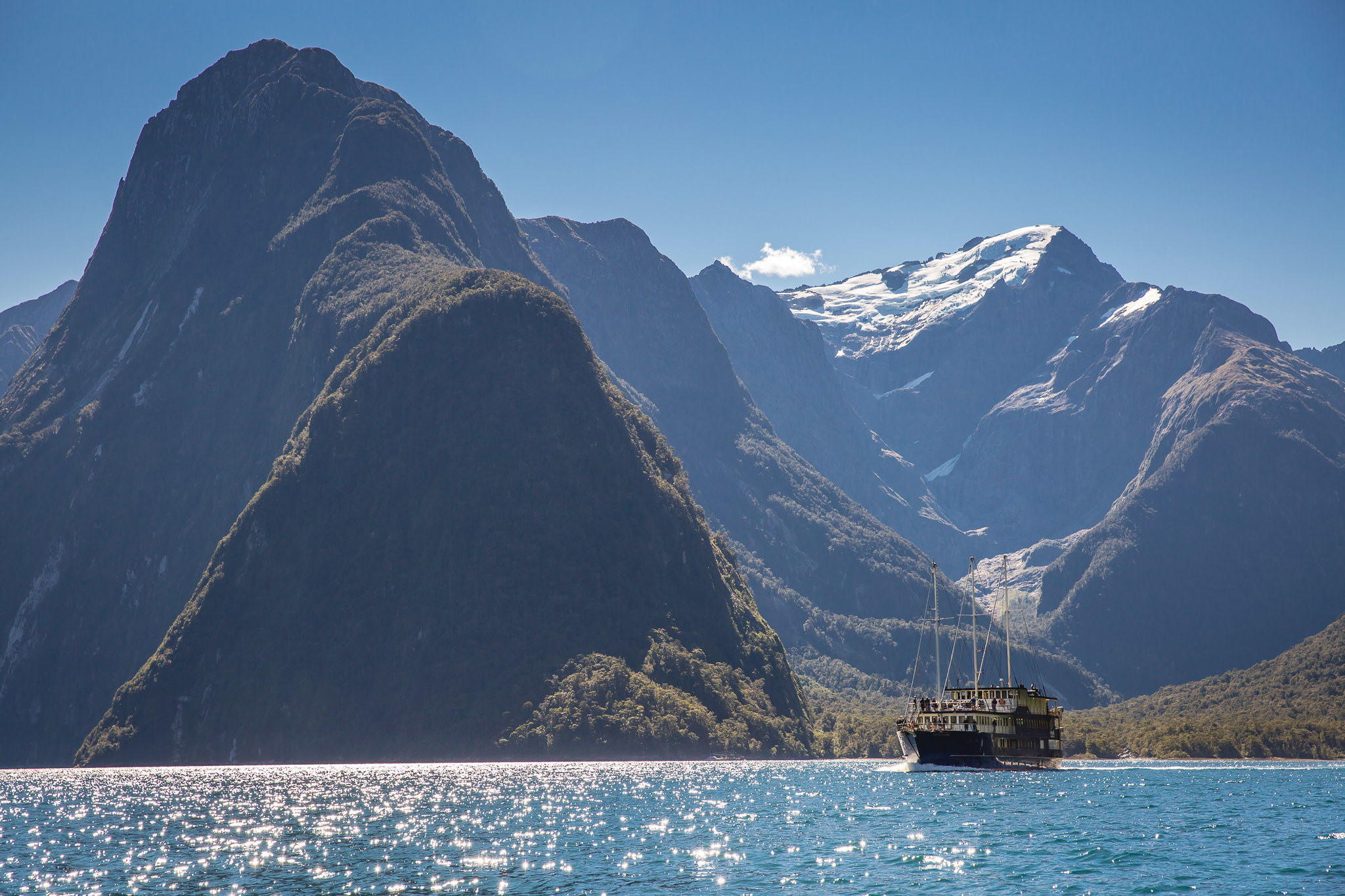 Boat, water and mountains in spectacular Milford Sound