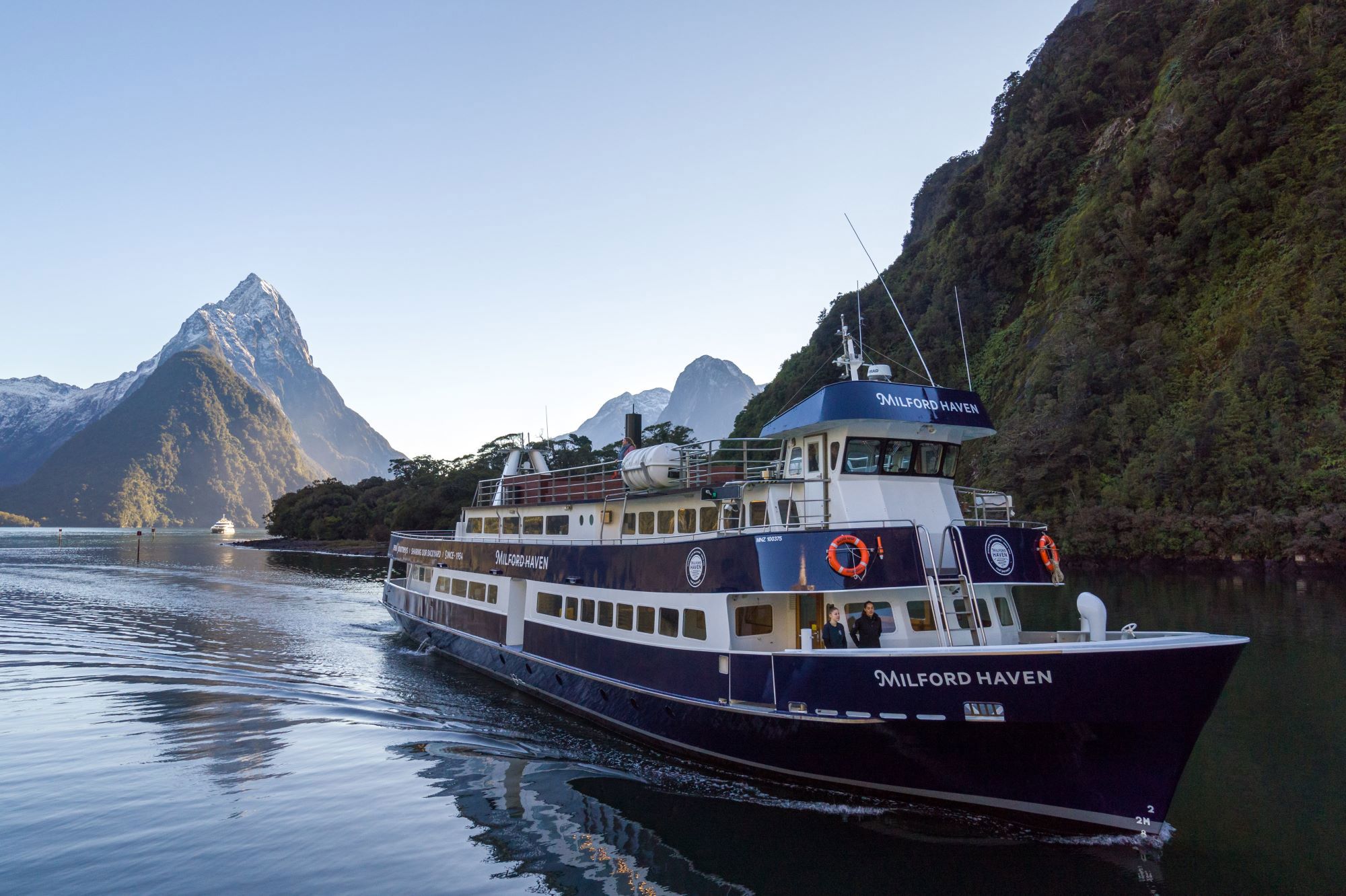 Milford Haven Cruising through Milford Sound