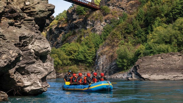 A raft sailing under the Kawarau bridge